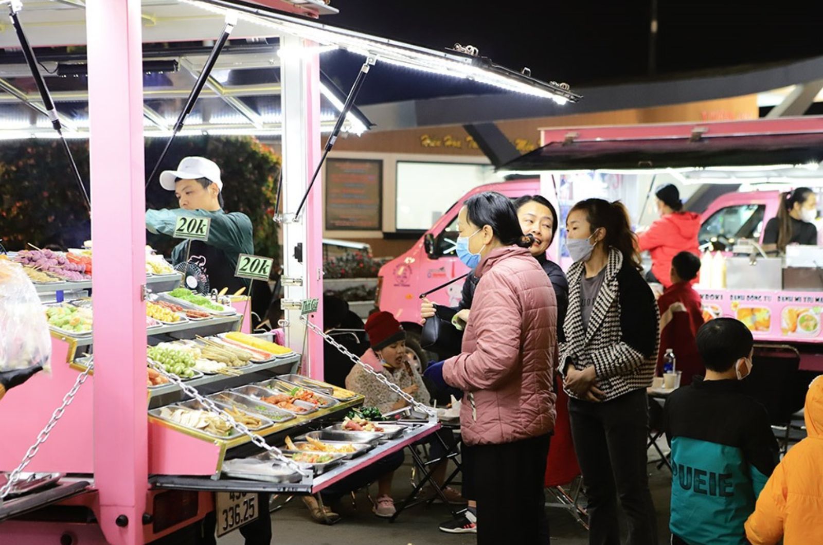 Bancarelle al mercato notturno di Da Lat