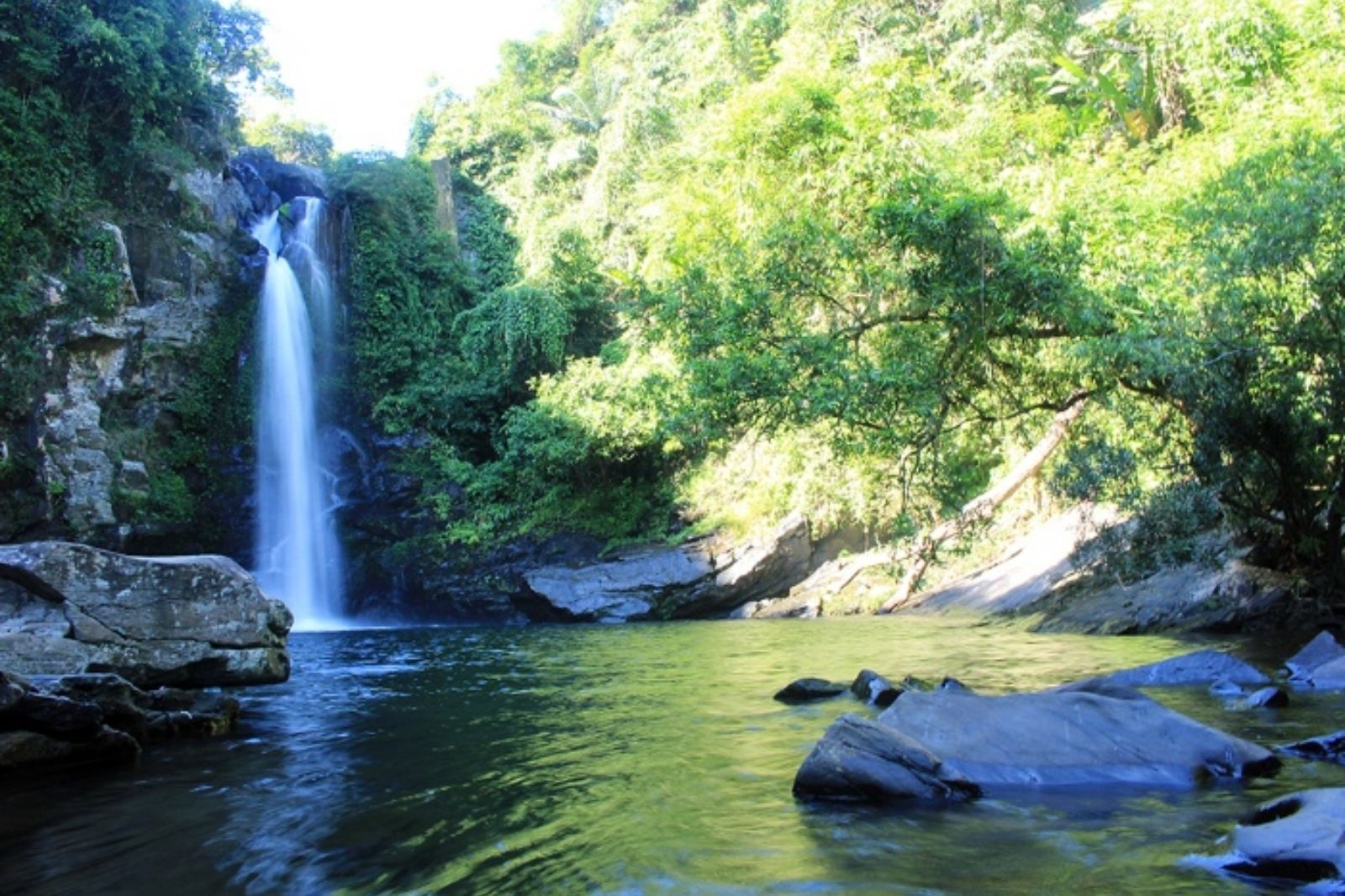 Giếng Trời là một thác nước tự nhiên ở Đà Nẵng 