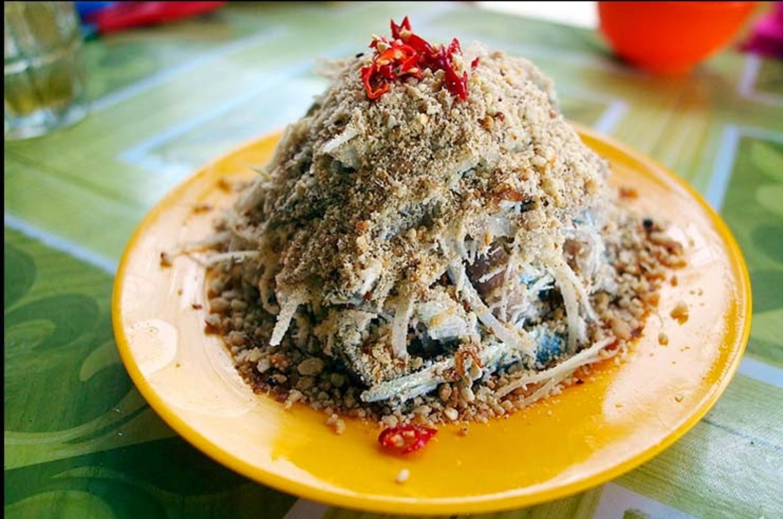 Gỏi cá trích được làm từ cá trích sống