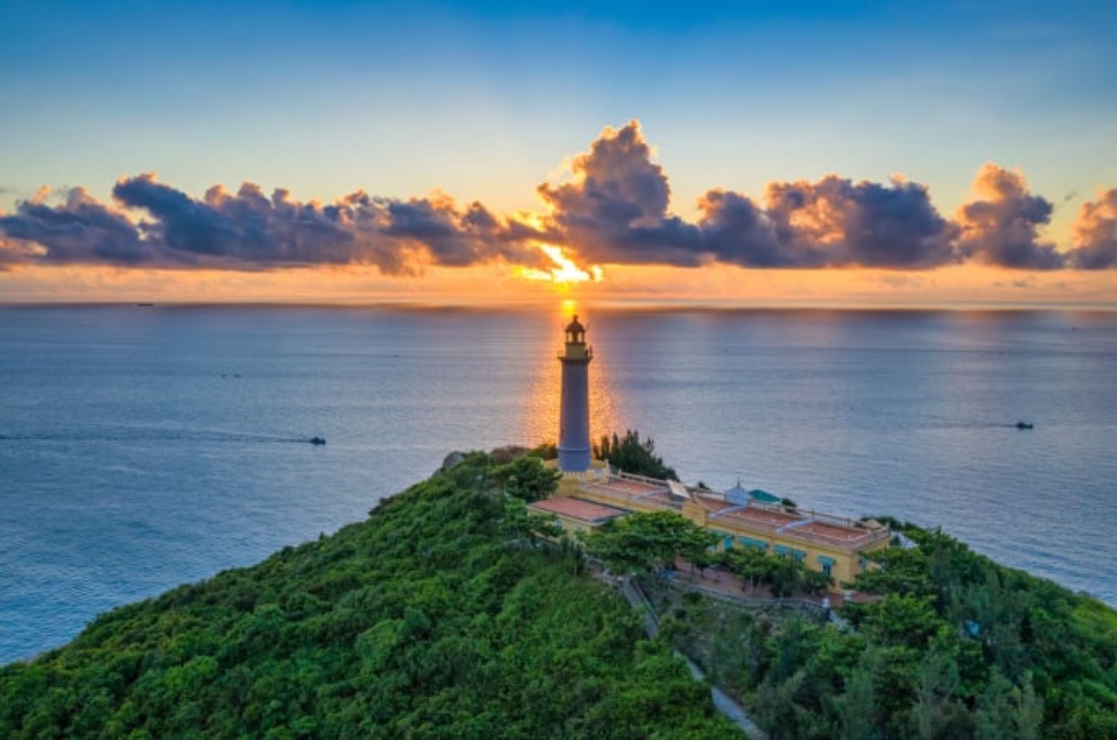 Le phare de Mui Dien à Phu Yen