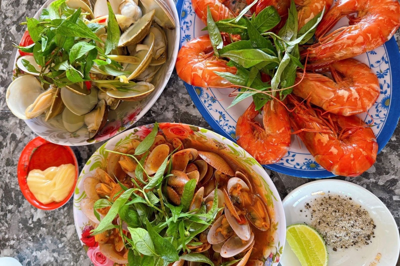 Hải sản tươi sống ở biển Thuận An 