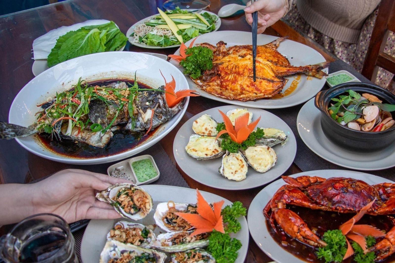 Hải sản tươi ngon ngay trên bờ