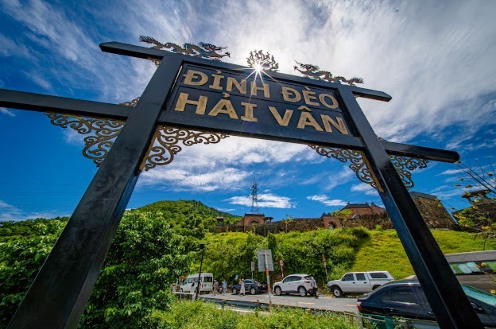 Hải Vân Quan nằm giữa Đà Nẵng và Huế  