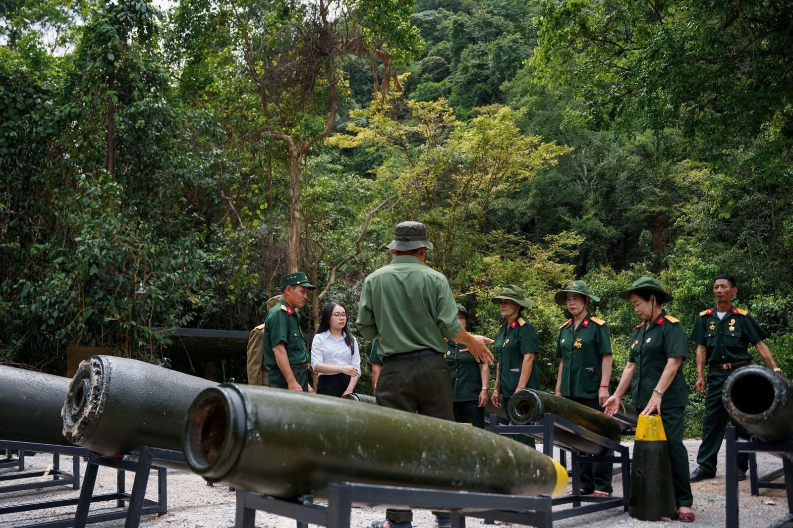 Hang chỉ huy là một địa chỉ đỏ trên tuyến đường Trường Sơn