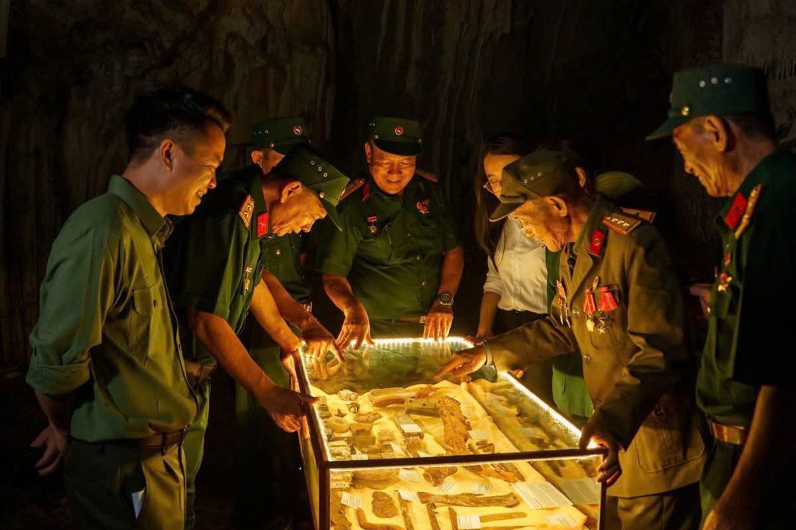 Hang Chỉ Huy từng là căn cứ bí mật trong thời chiến 