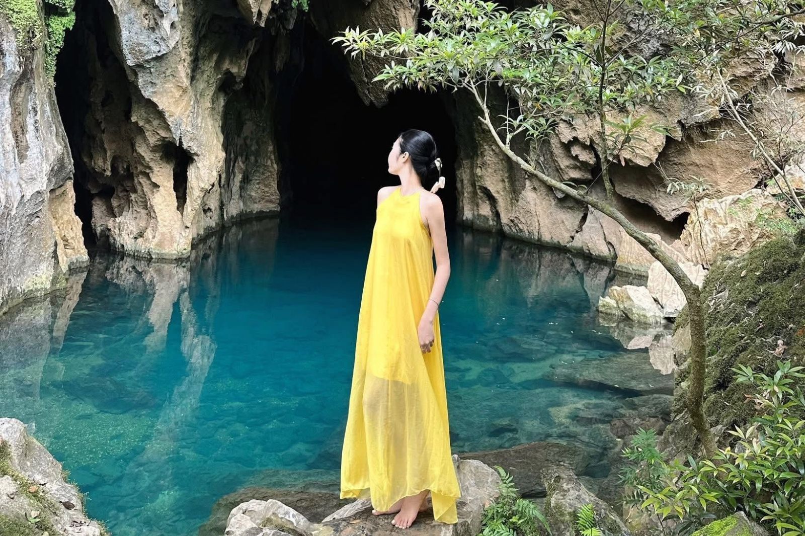 Hang Thủy Cung ở thung lũng Sinh Tồn