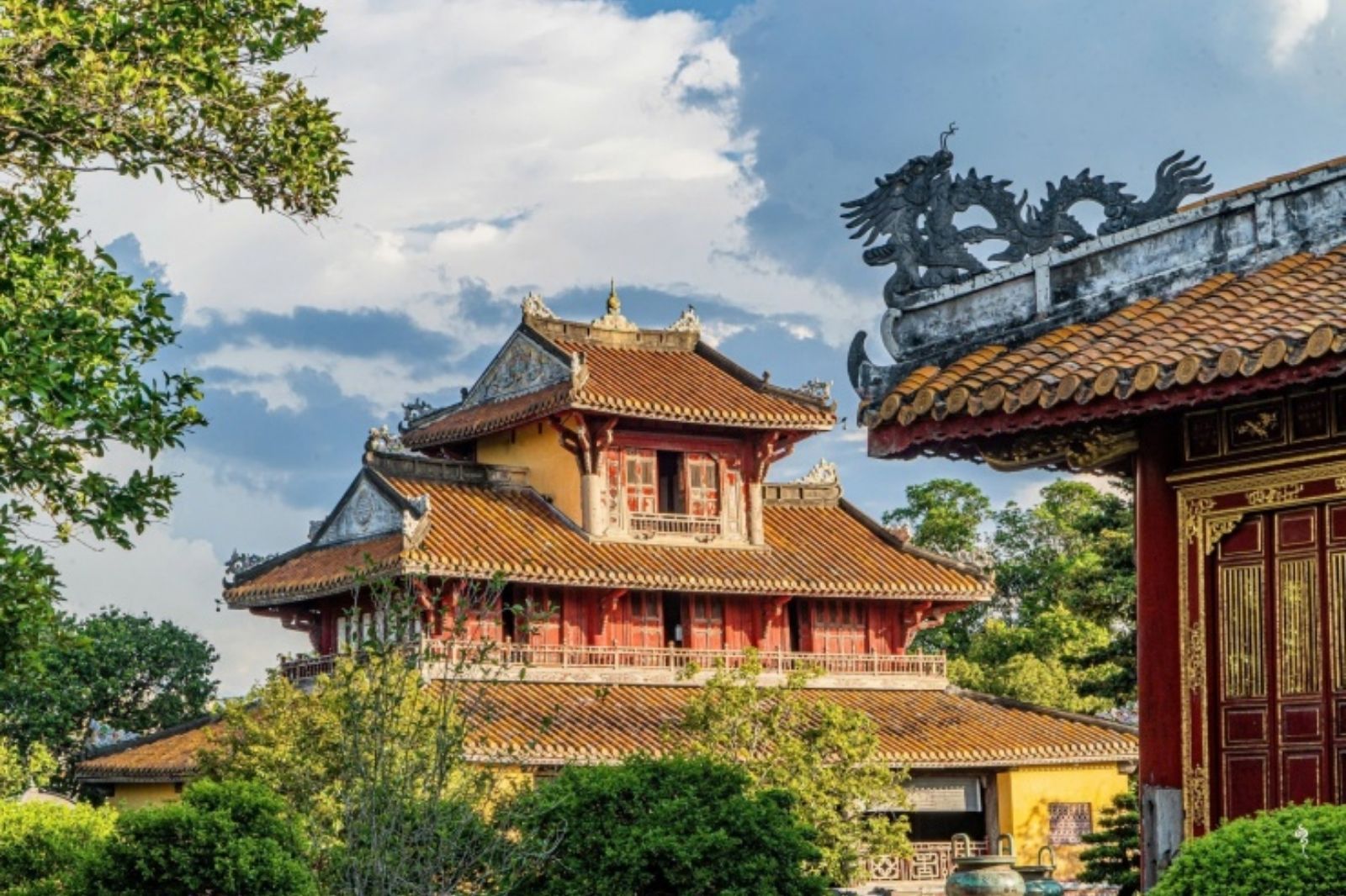 Hiển Lâm Các là công trình gỗ cao nhất bên trong hoàng thành  