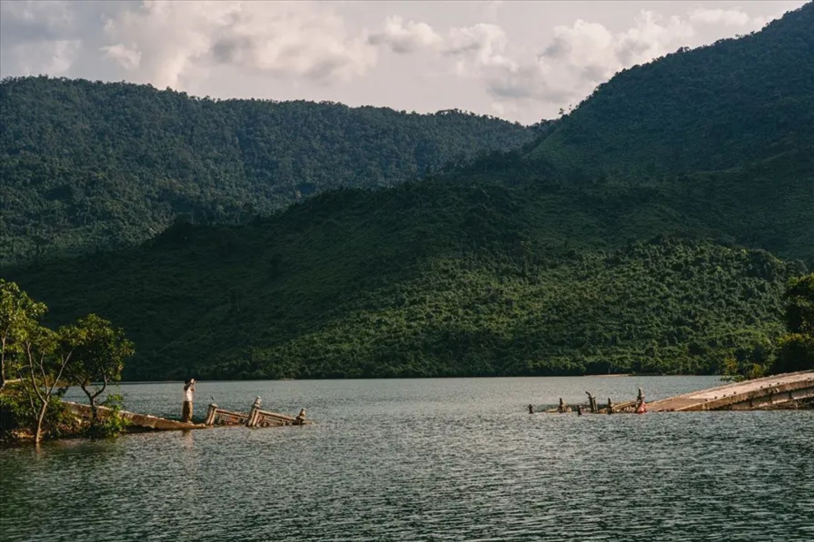 Hồ Truồi được mệnh danh là Tuyệt Tình Cốc của Huế