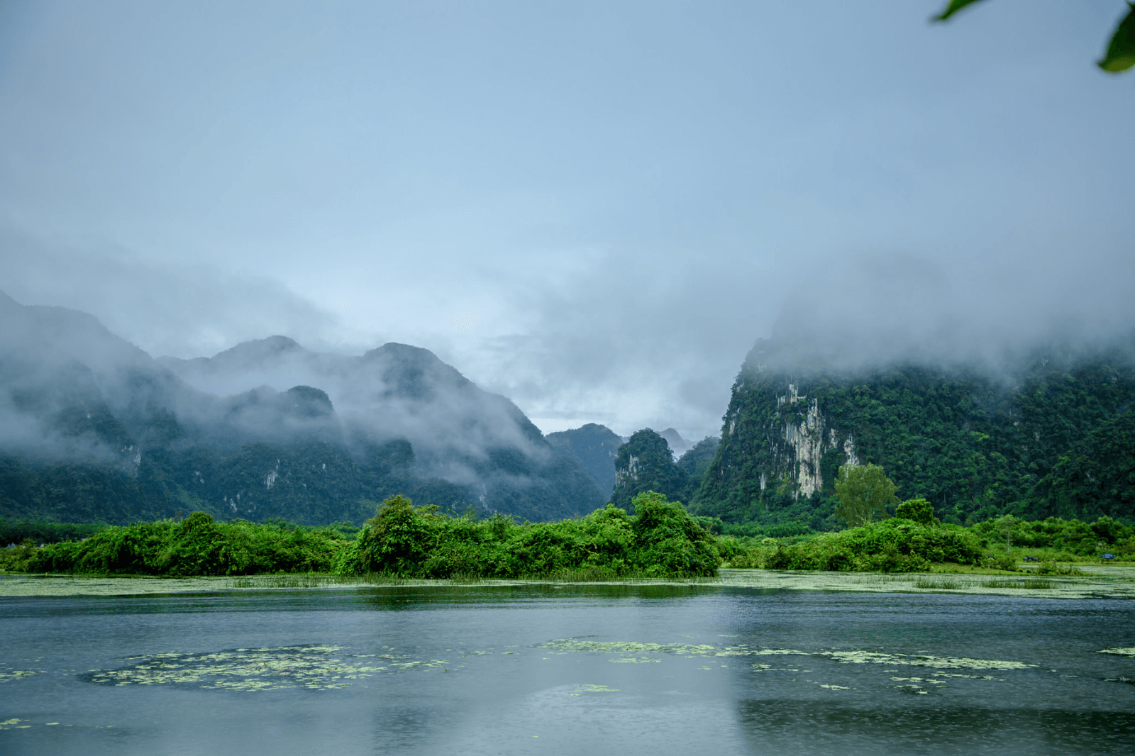 Hồ Yên Phú những ngày sương mờ 