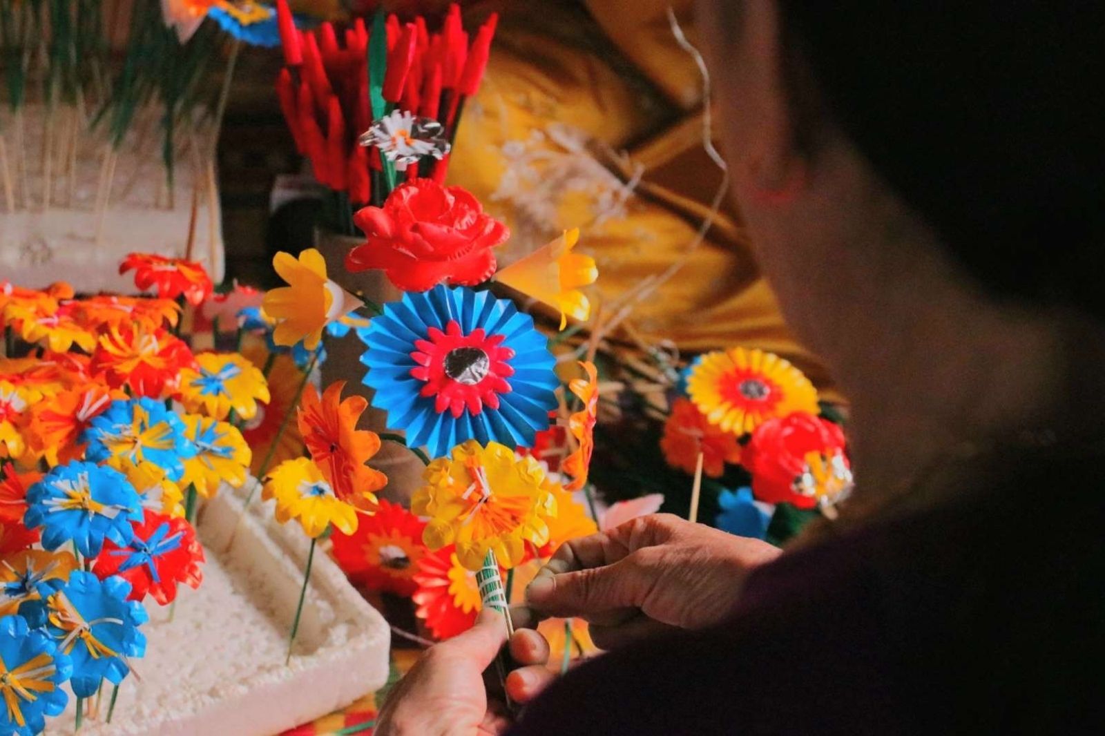 Nghề làm hoa giấy đã trở thành một nét đẹp văn hóa của người Huế