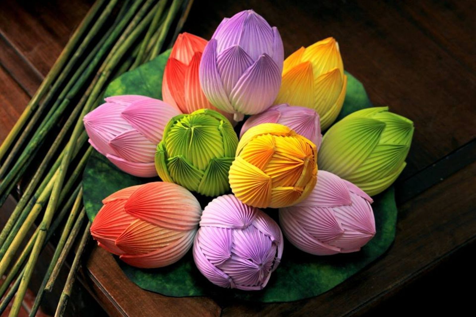 Hoa sen giấy mang vẻ đẹp thanh tịnh