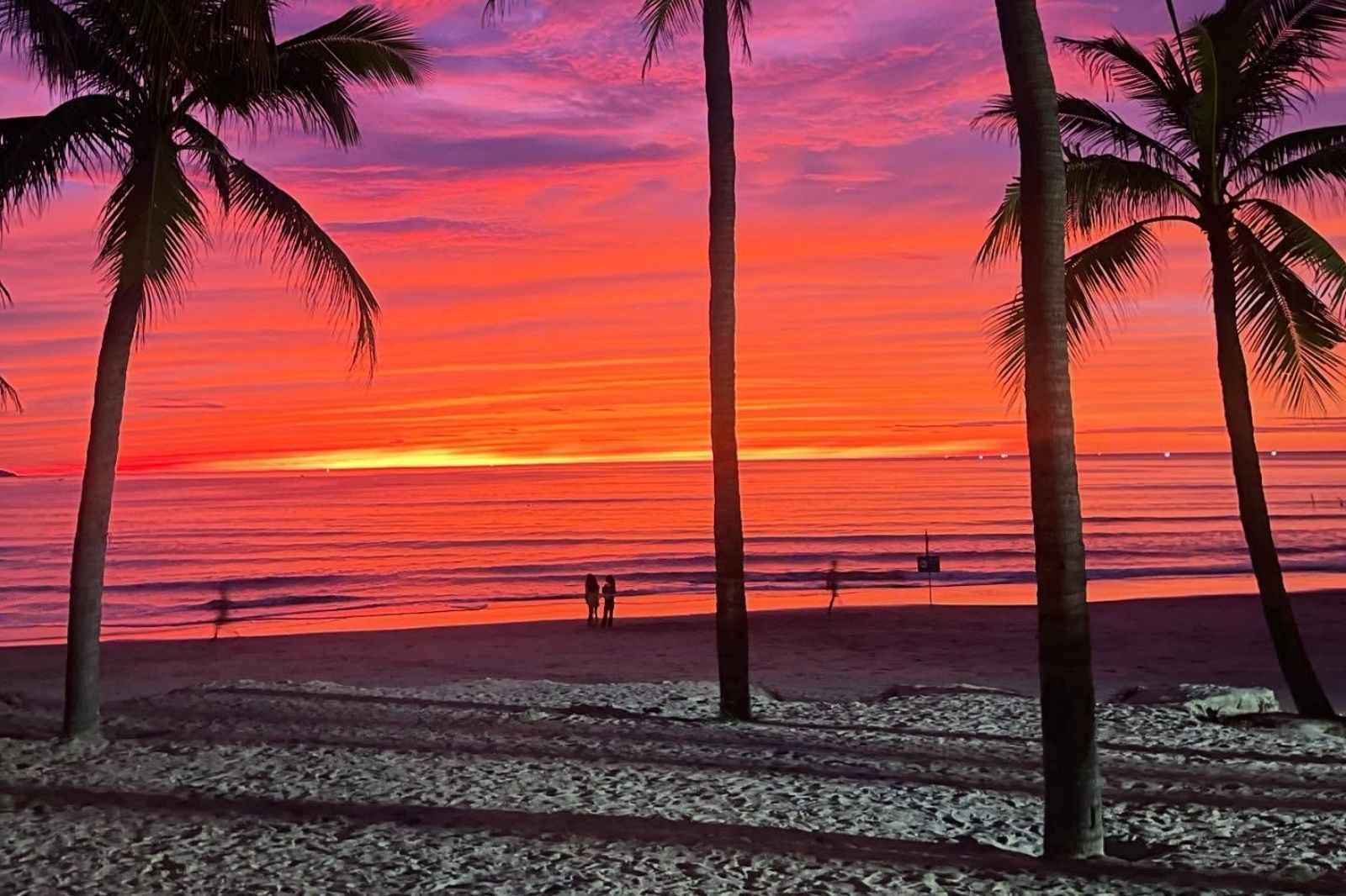 Hoàng hôn trên biển Mỹ Khê