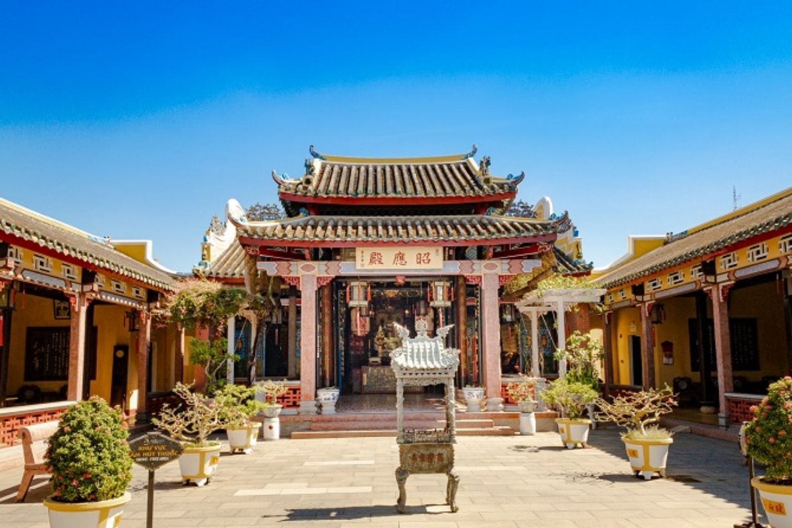 Hội Quán Hải Nam ở khu phố cổ Hội An 