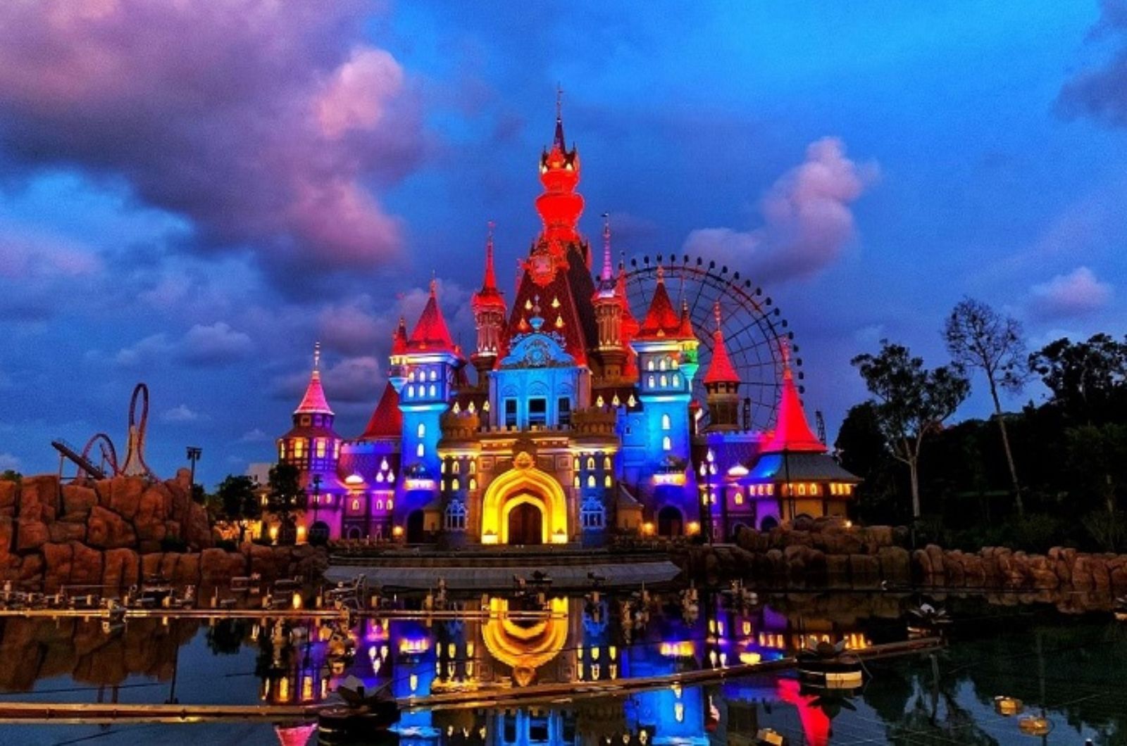 Kết hợp âm nhạc, ánh sáng laser 