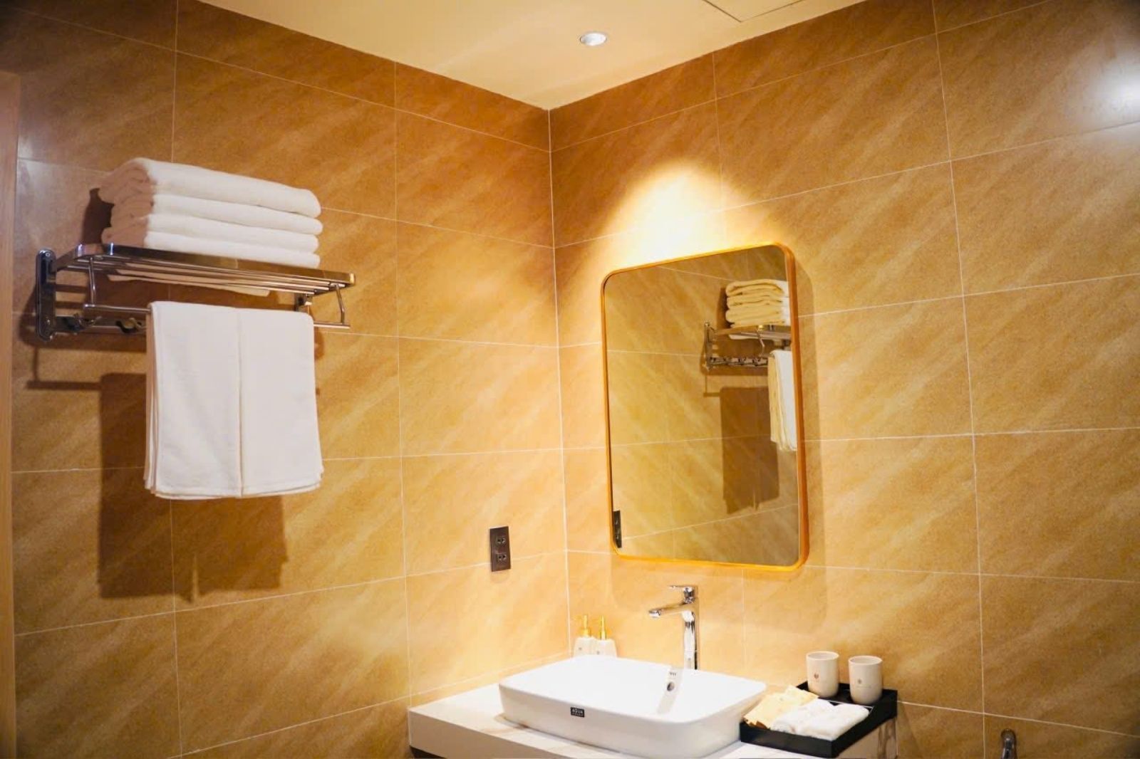 Khách sạn thường cung cấp đầy đủ tiện nghi