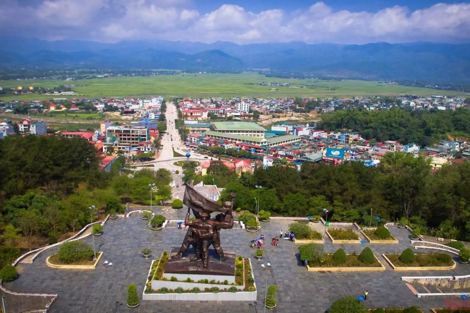 KHÁM PHÁ DI TÍCH LỊCH SỬ VÀ THIÊN NHIÊN HÙNG VĨ TÂY BẮC
