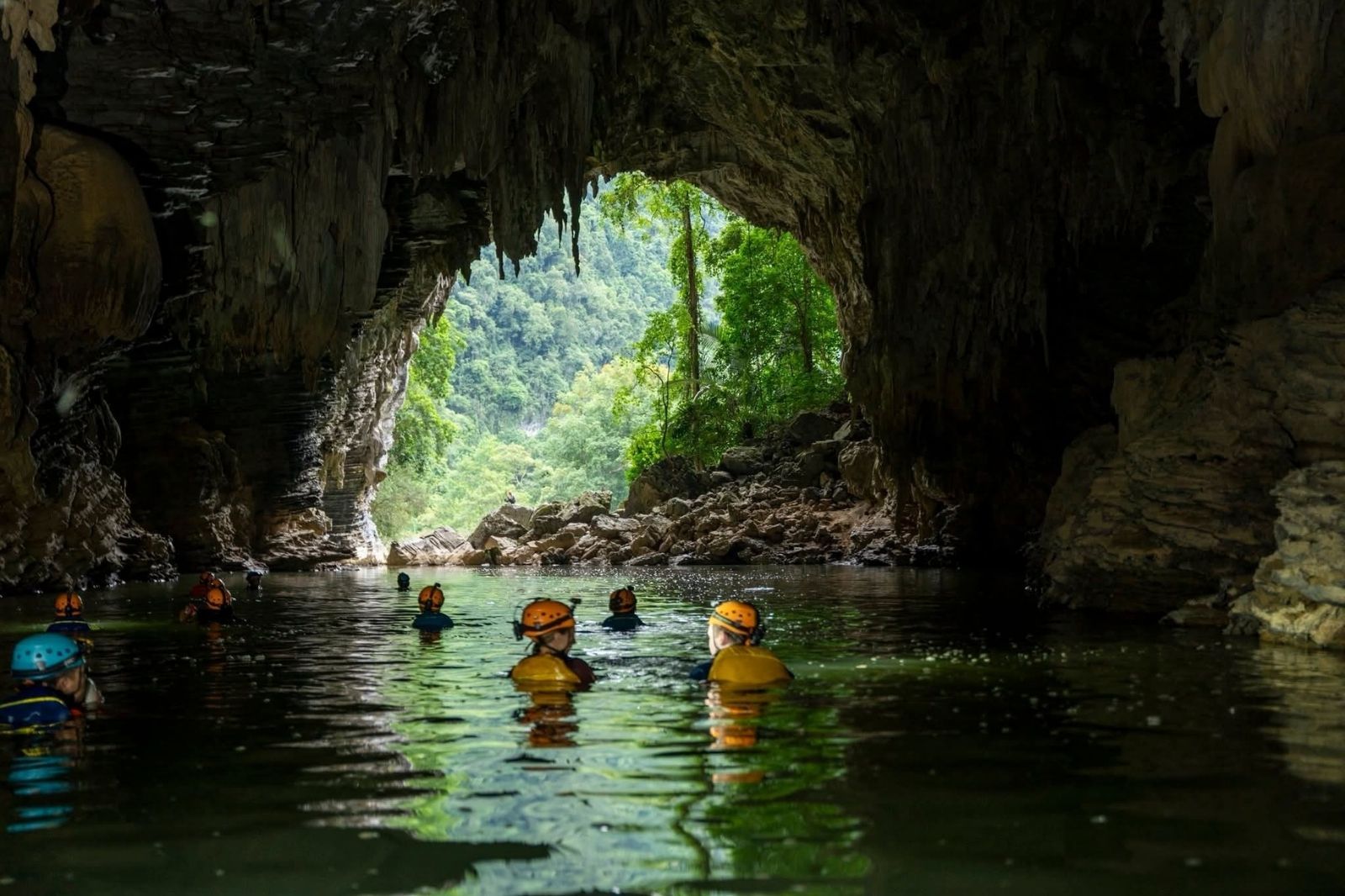 Khám phá hang động để hiểu thêm về địa hình Karst