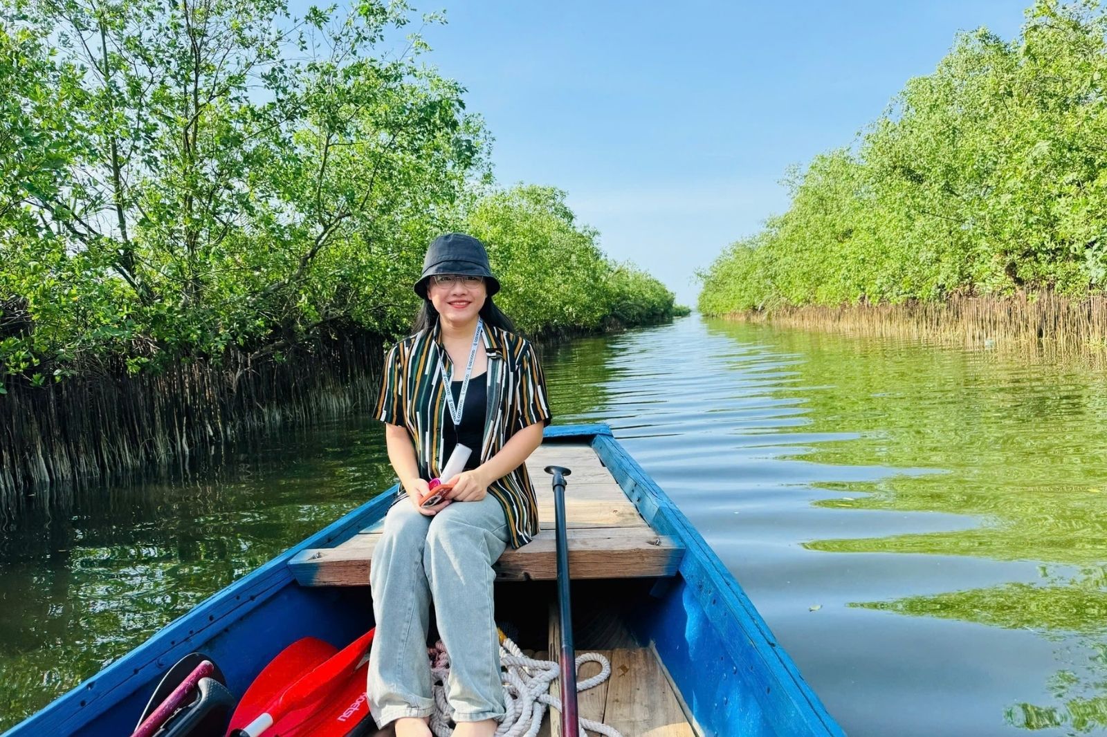 Đi thuyền khám phá rừng ngập mặn