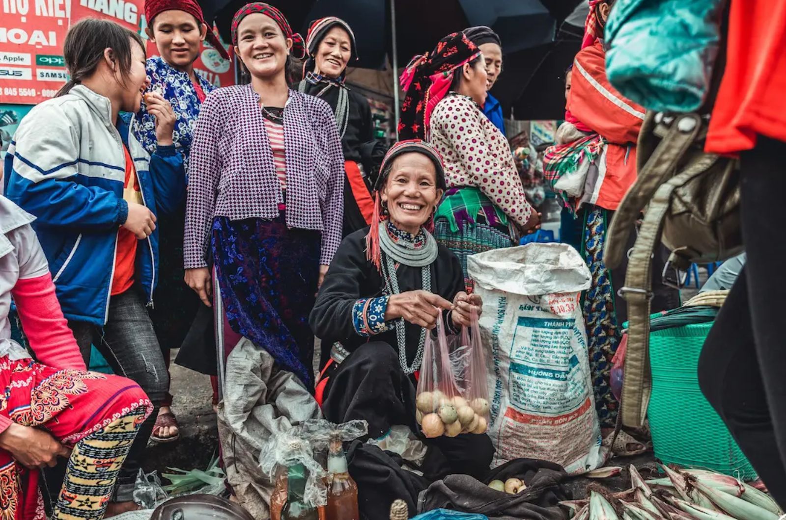 Khám phá văn hóa bản địa  