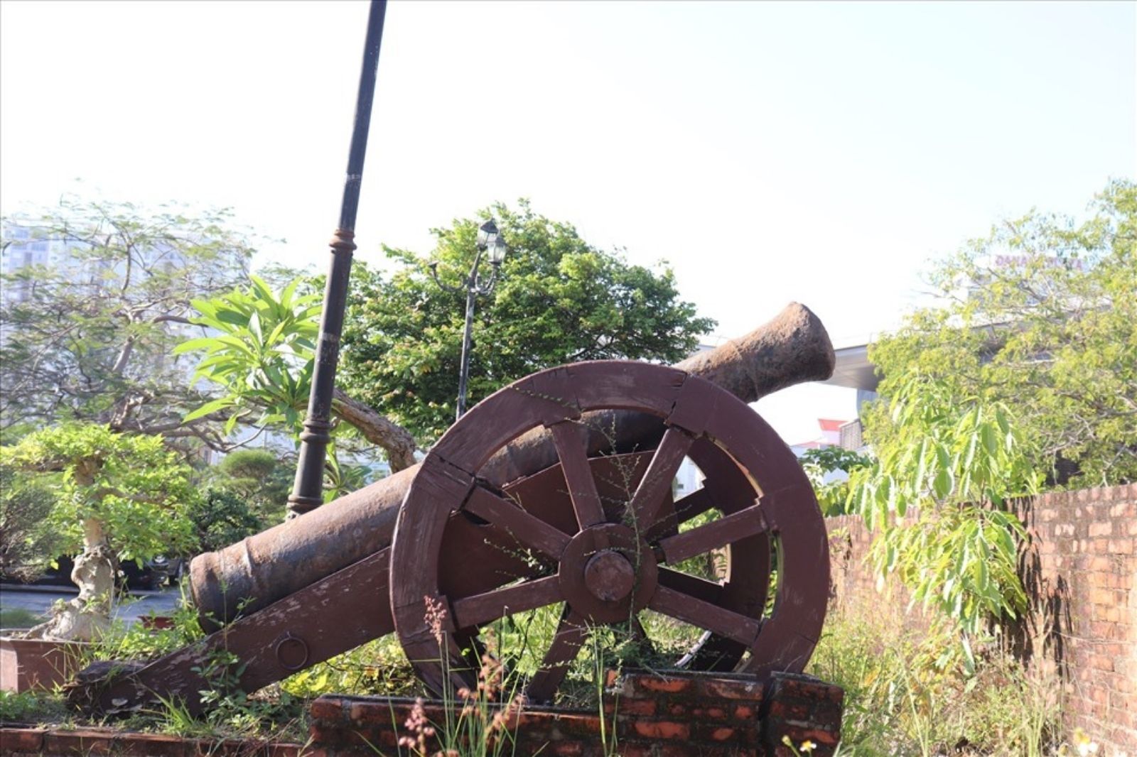 Khẩu súng thần công 200 năm tuổi ở thành Điện Hải  