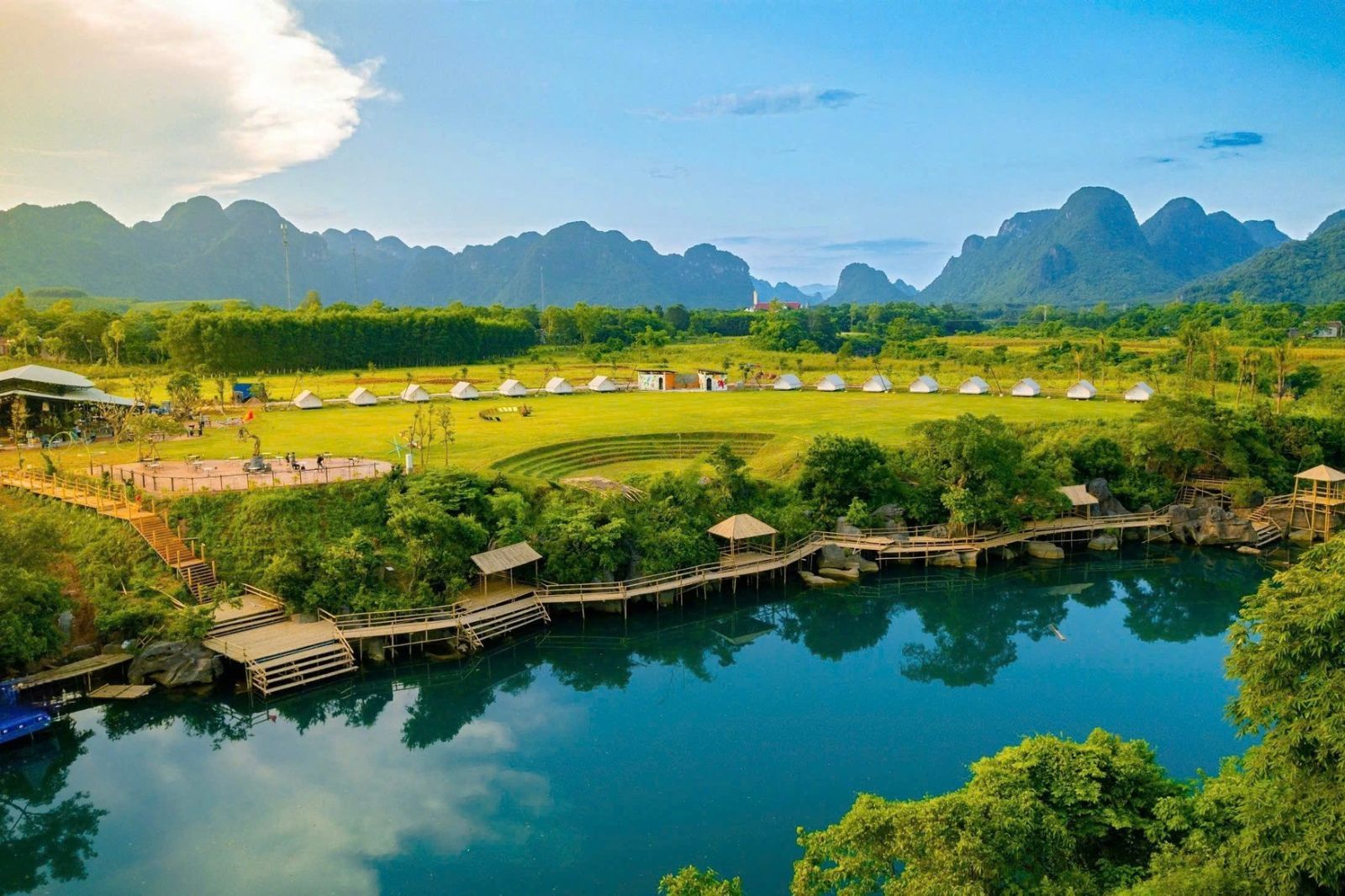 Không gian mở, xanh mát tại Phong Nha Valley