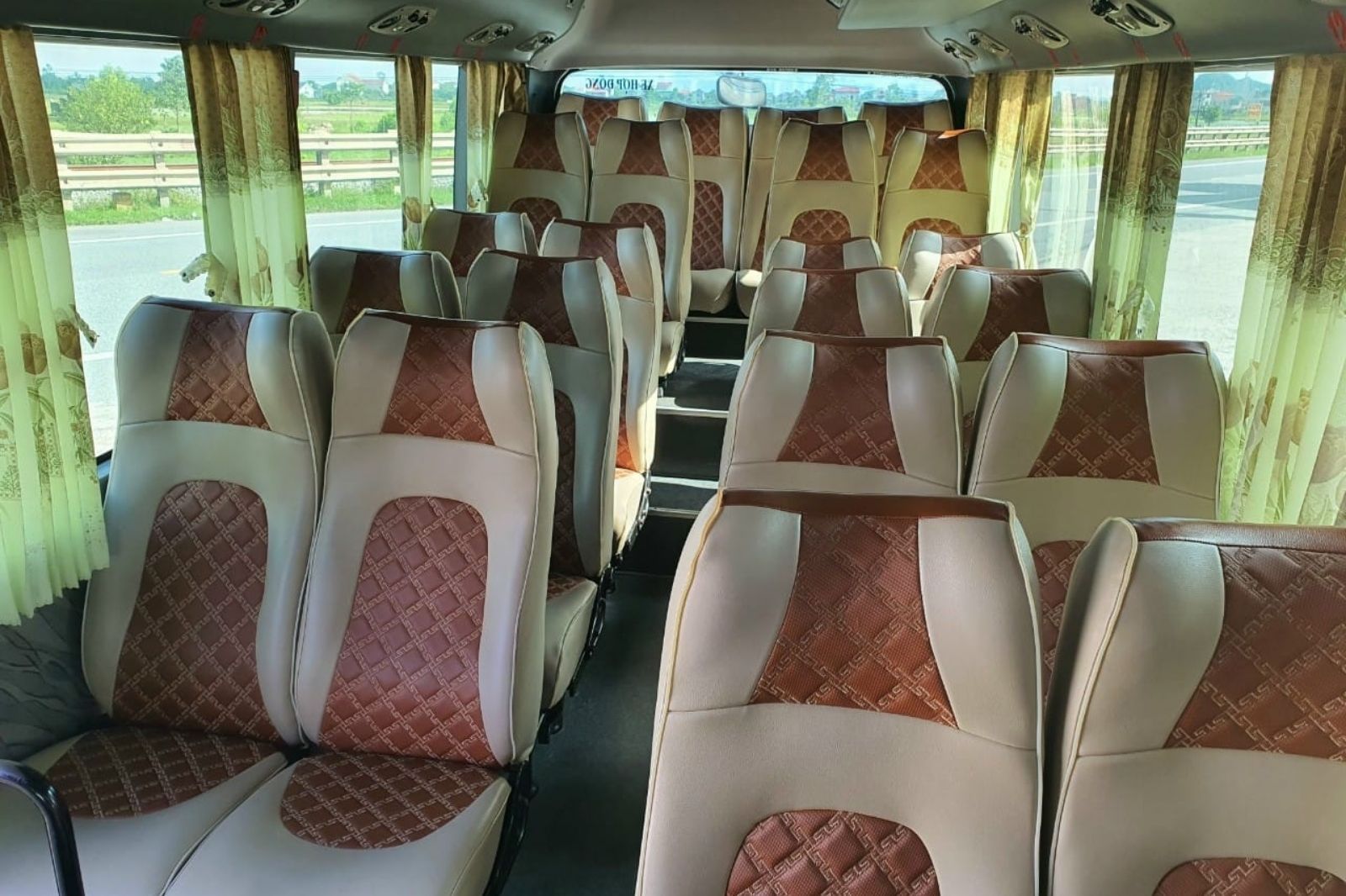 Không gian nội thất khoang xe thoáng mát  