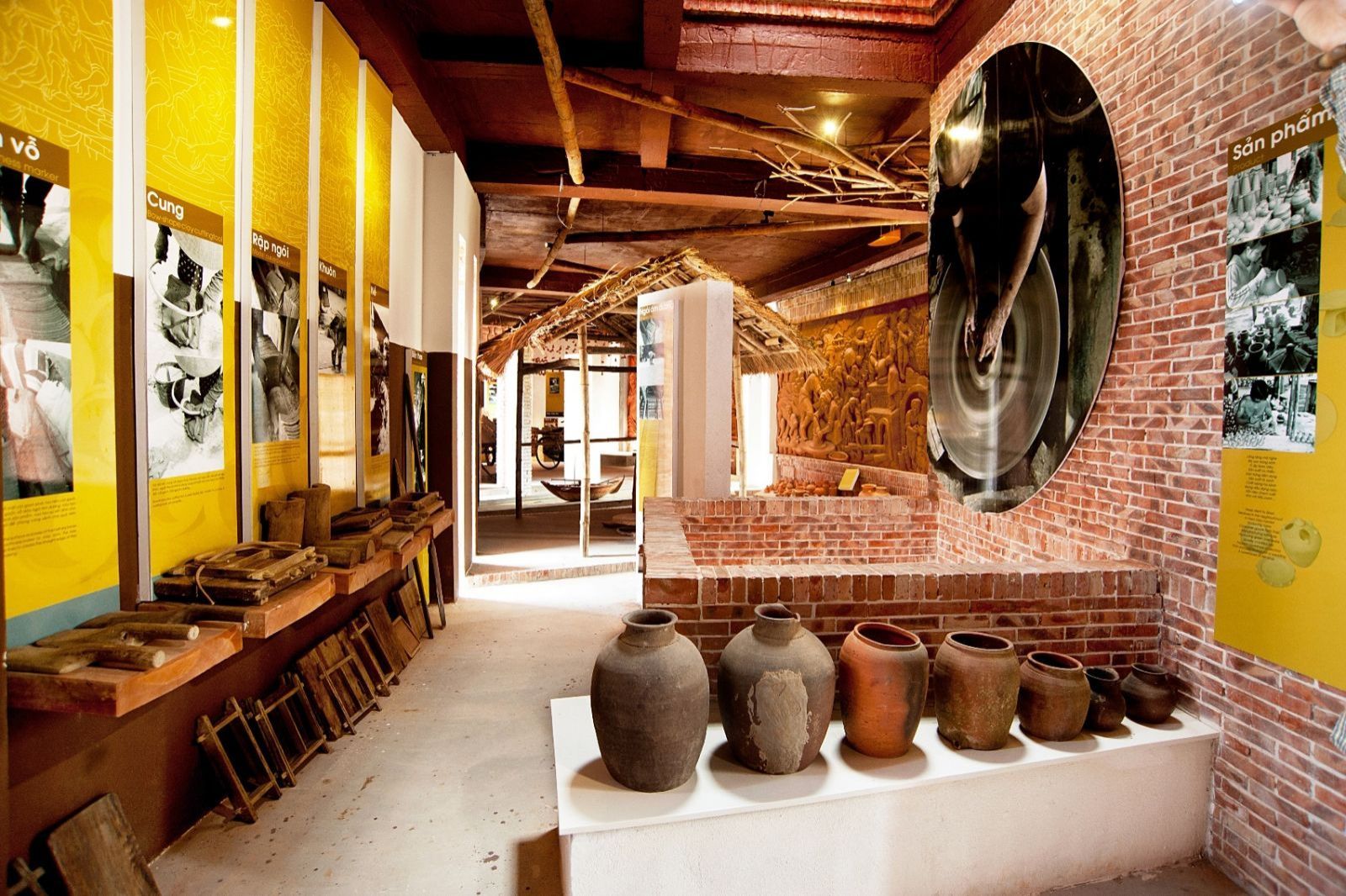 Không gian trưng bày bên trong công viên đất nung  