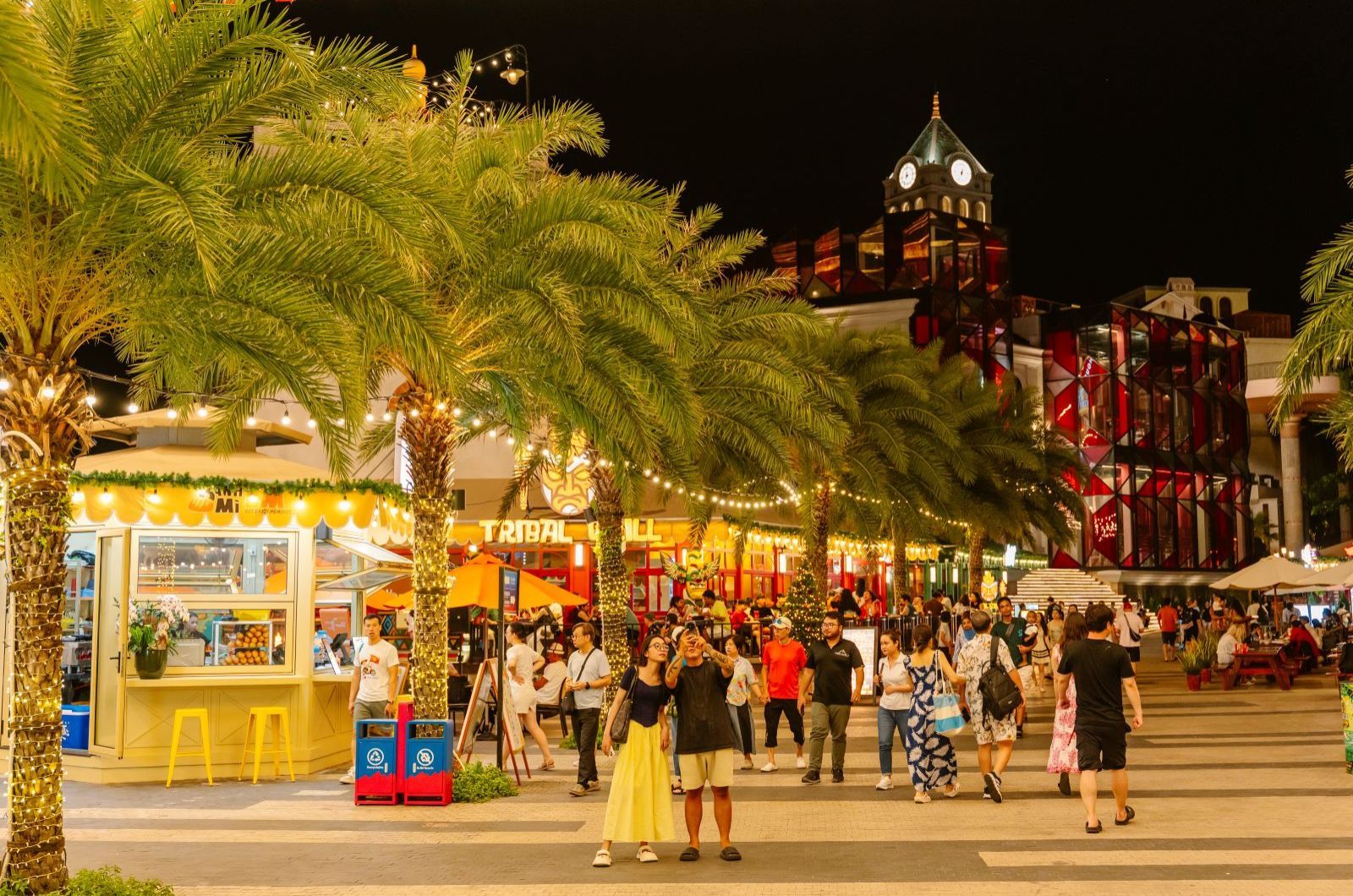 Không khí nhộn nhịp vào ban đêm ở Phú Quốc