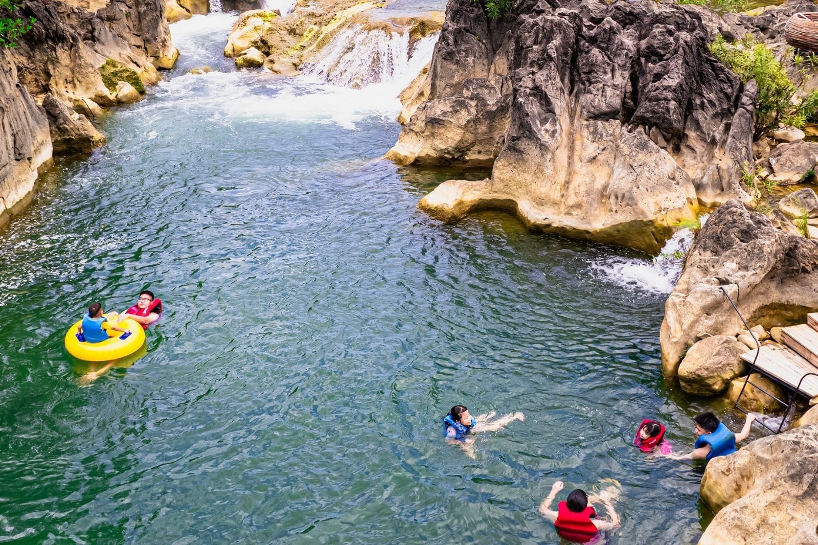 Khu du lịch sinh thái Khe Nước Lạnh