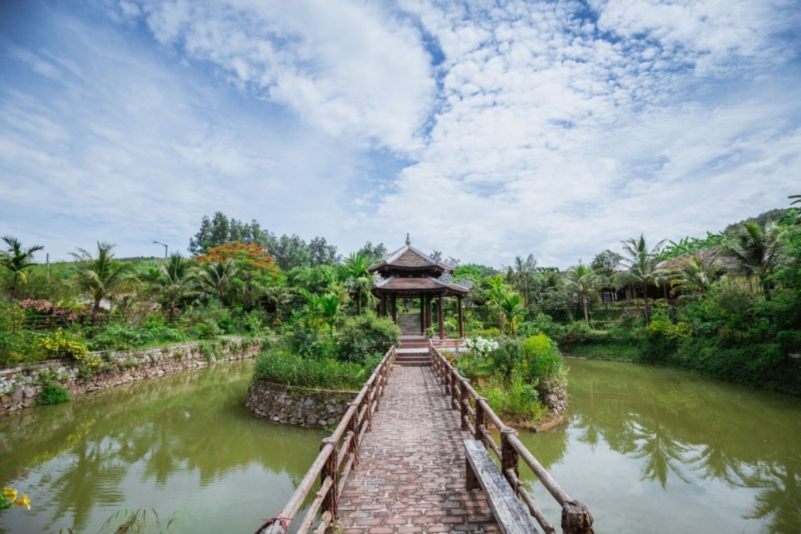 Khu du lịch sinh thái về Nguồn