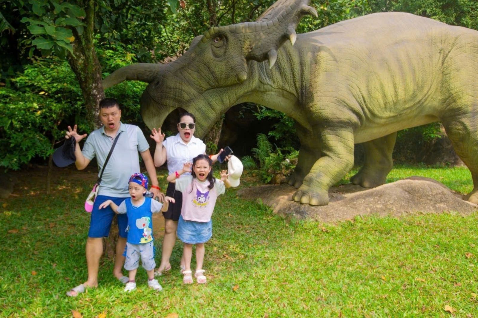 Khu trưng bày những mô hình khủng long  