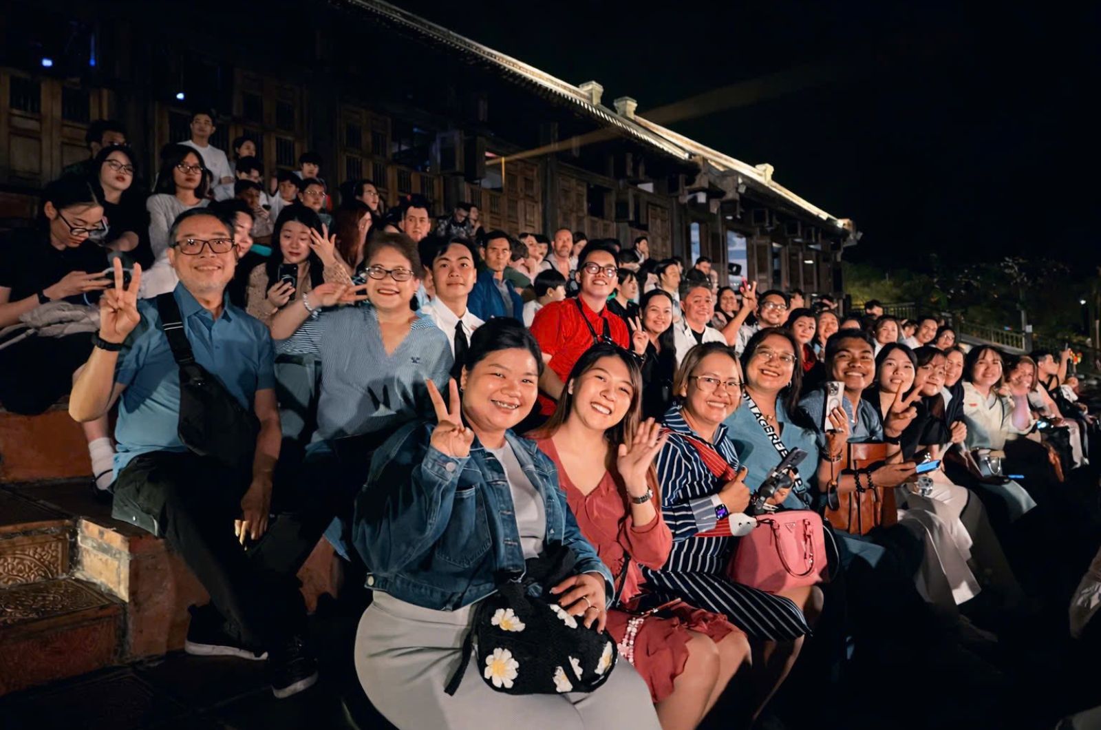 Khu vực ghế ngồi xem show diễn