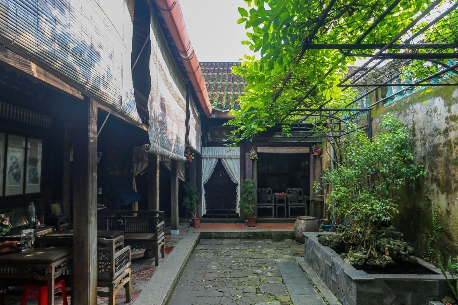 Khu vực sân trời nhà cổ Đức An  