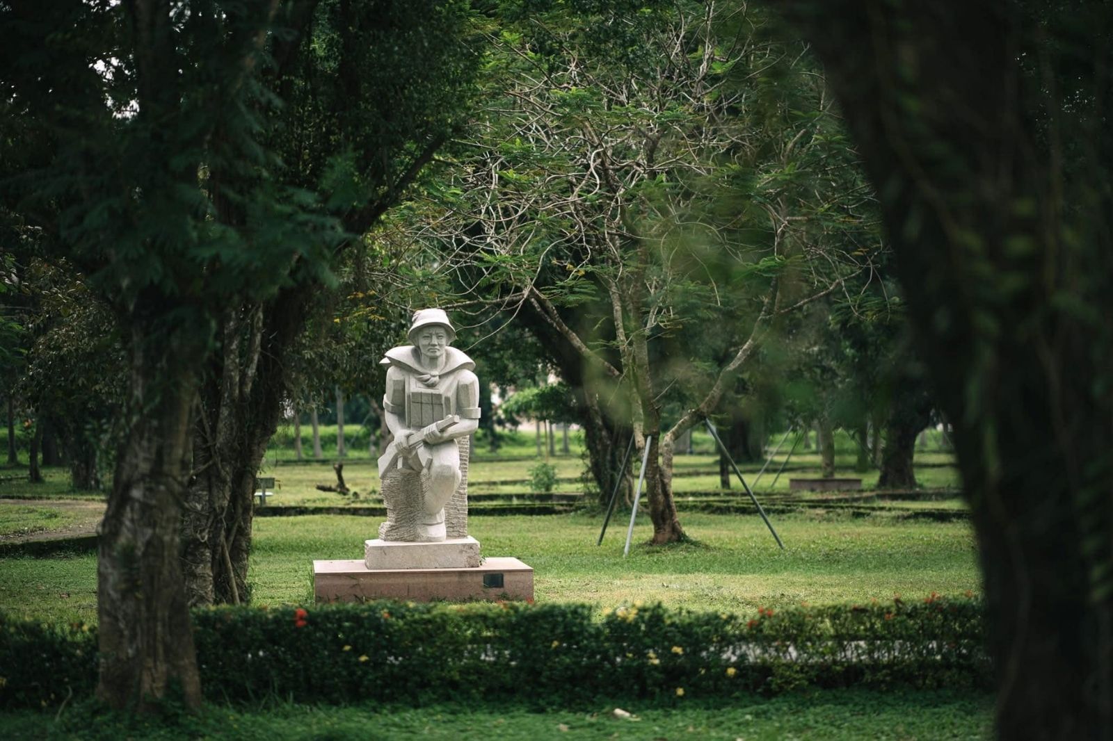 Khuôn viên xanh mát ở bảo tàng thành cổ Quảng Trị 