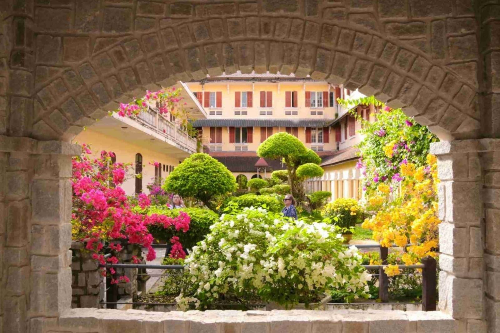 Khuôn viên bên trong Đan viện Thiên An 