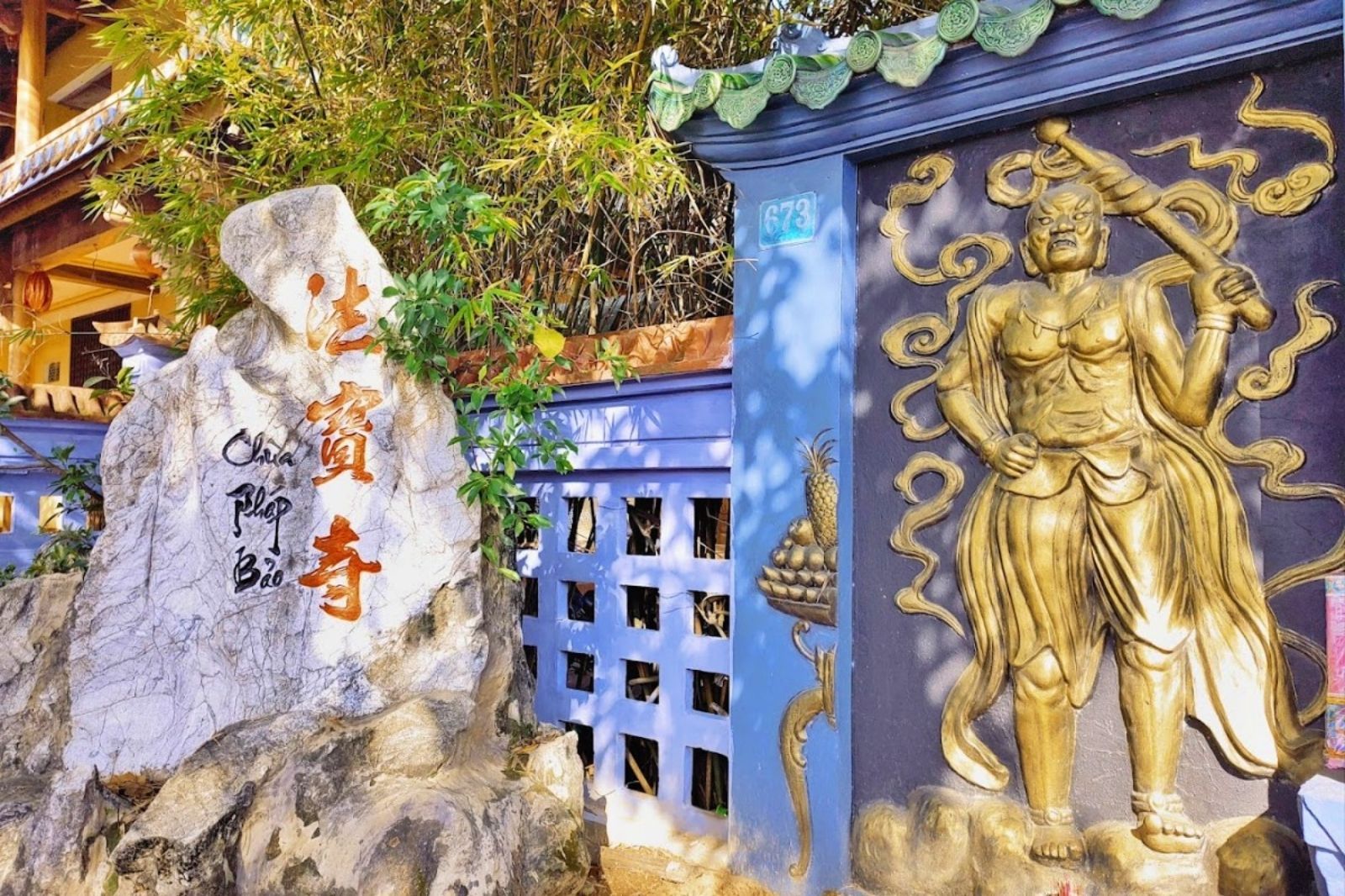 Khuôn viên chùa Phâp Bảo trang nghiêm  