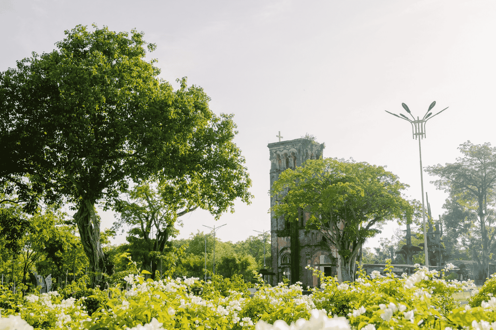 Khuôn viên tại thánh địa La Vang 