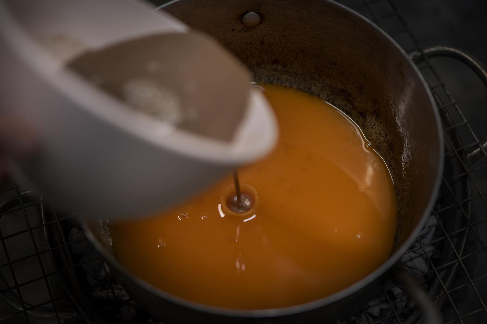 Làm nước chấm bánh đập 