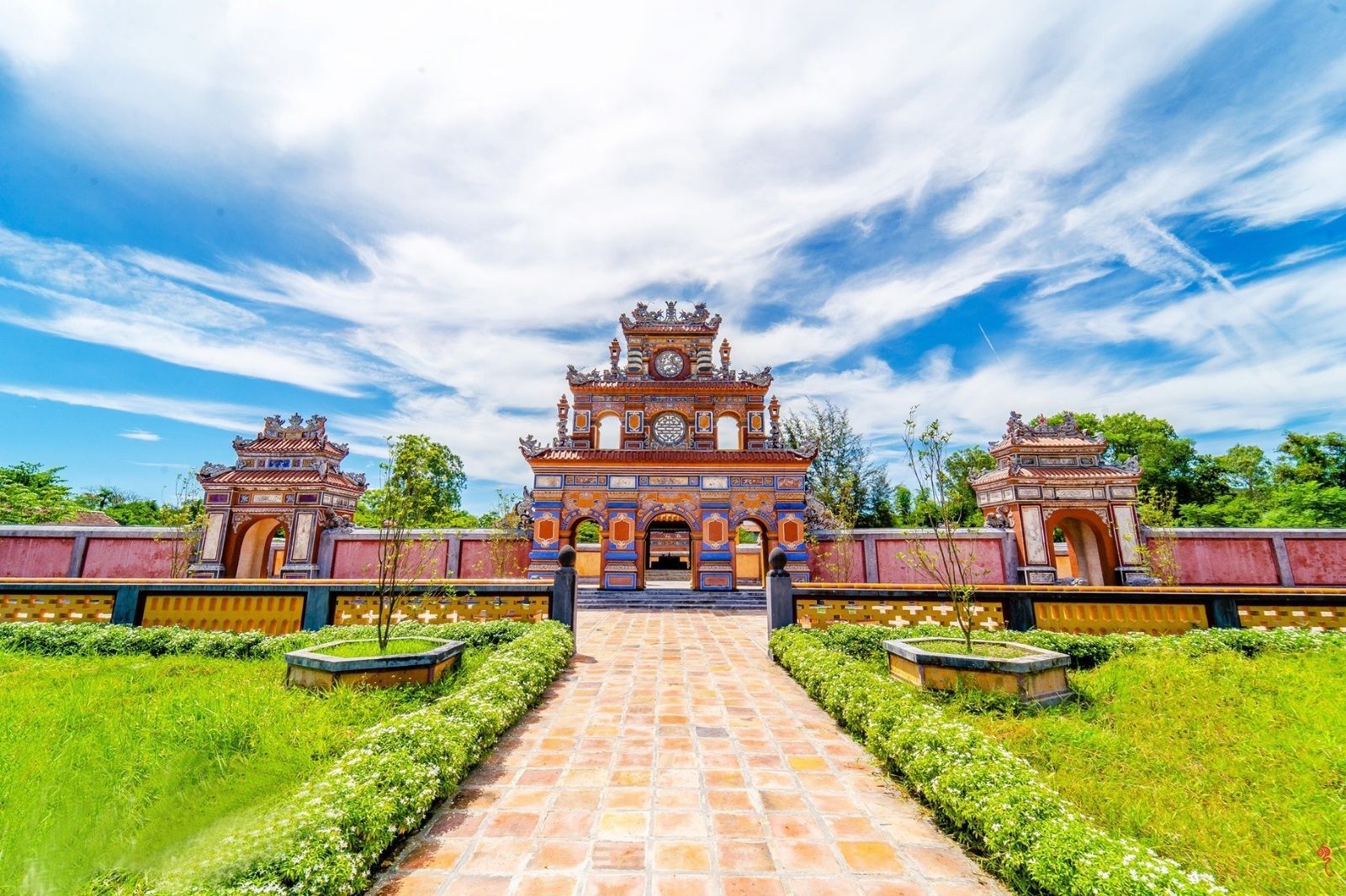 Lăng Dục Đức là nơi an nghỉ của 3 vị vua