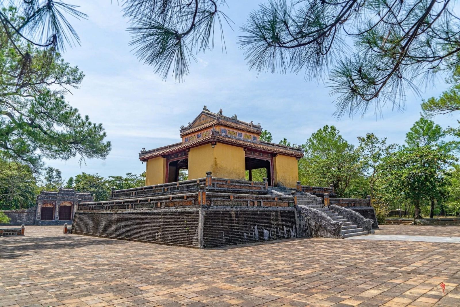 Lăng Minh Mạng là nơi an nghỉ của vua Minh Mạng  