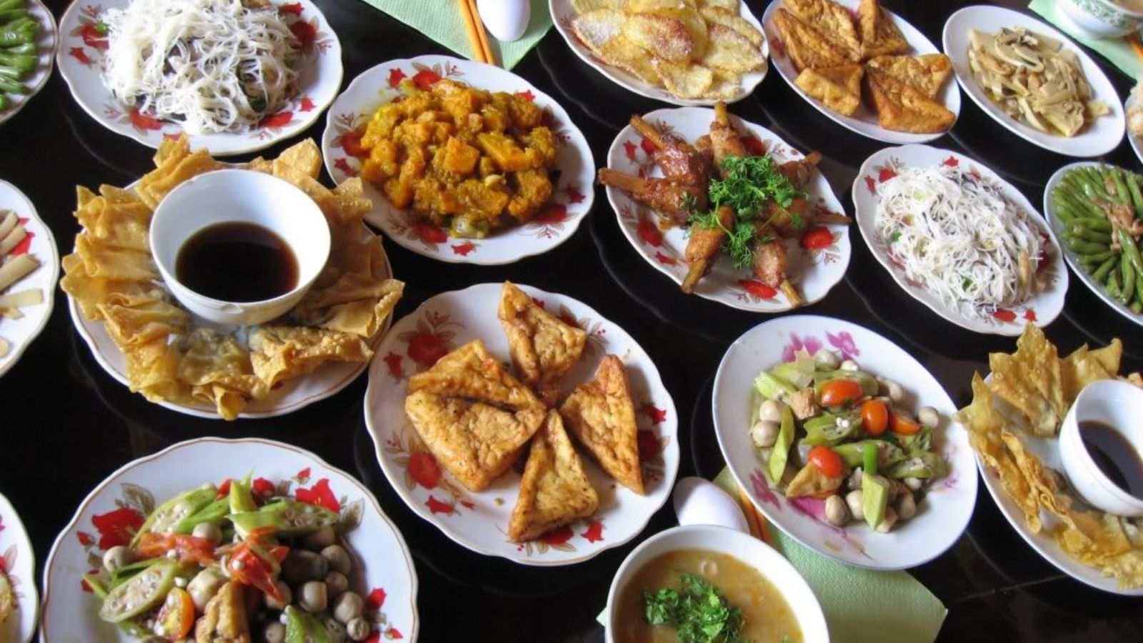Pasto tradizionale ricco dei sapori di Hue a Thuy Bieu