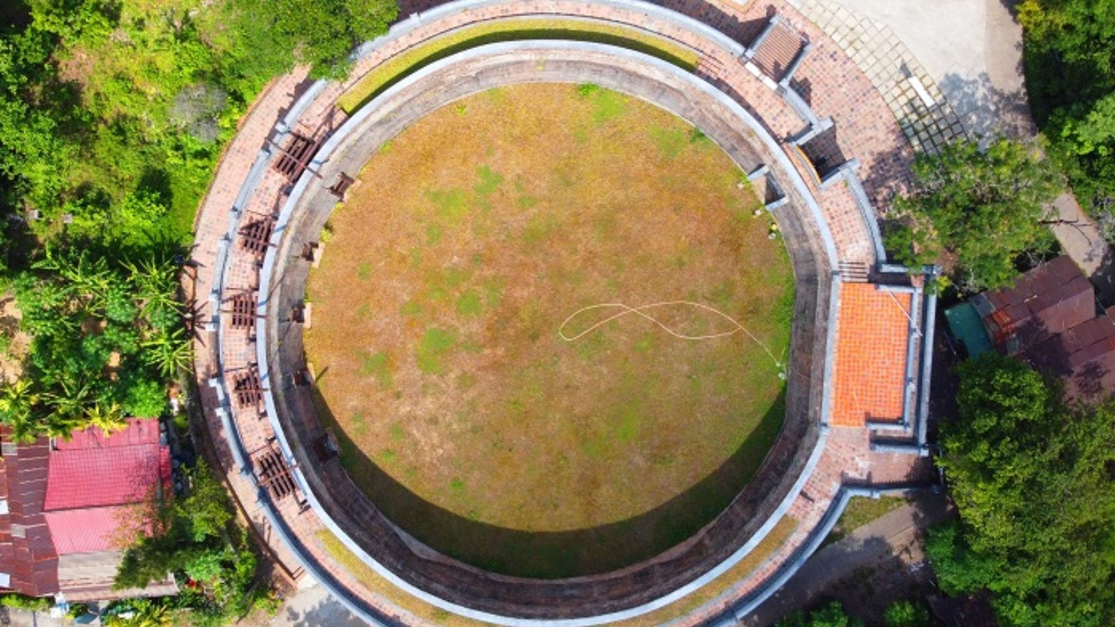 L'arena di Ho Quyen e Voi Re, celebri arene storiche nel villaggio di Thuy Bieu.