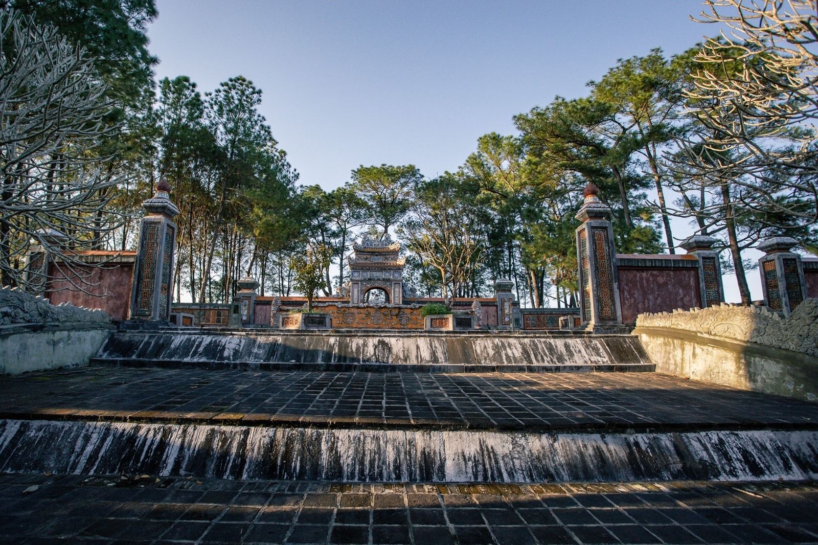 Lăng vua Đồng Khánh