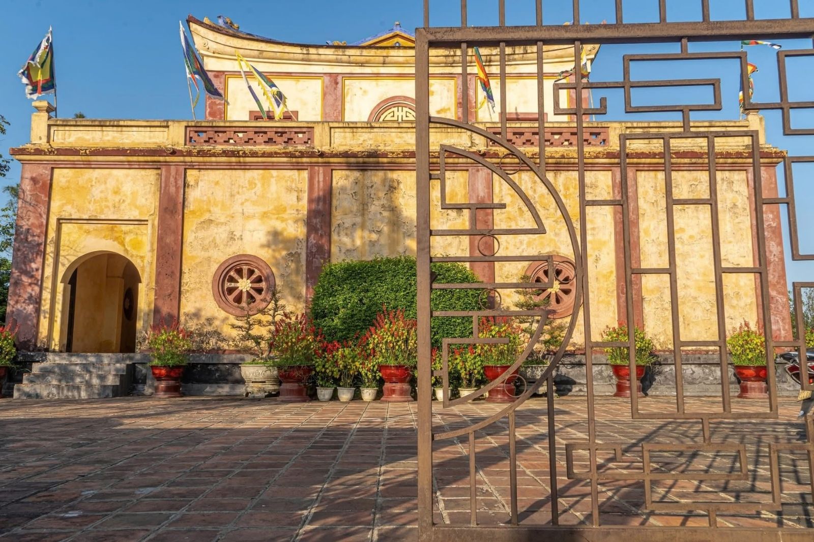 Tang Thư Lâu hay còn gọi là Lầu Tàng Thơ