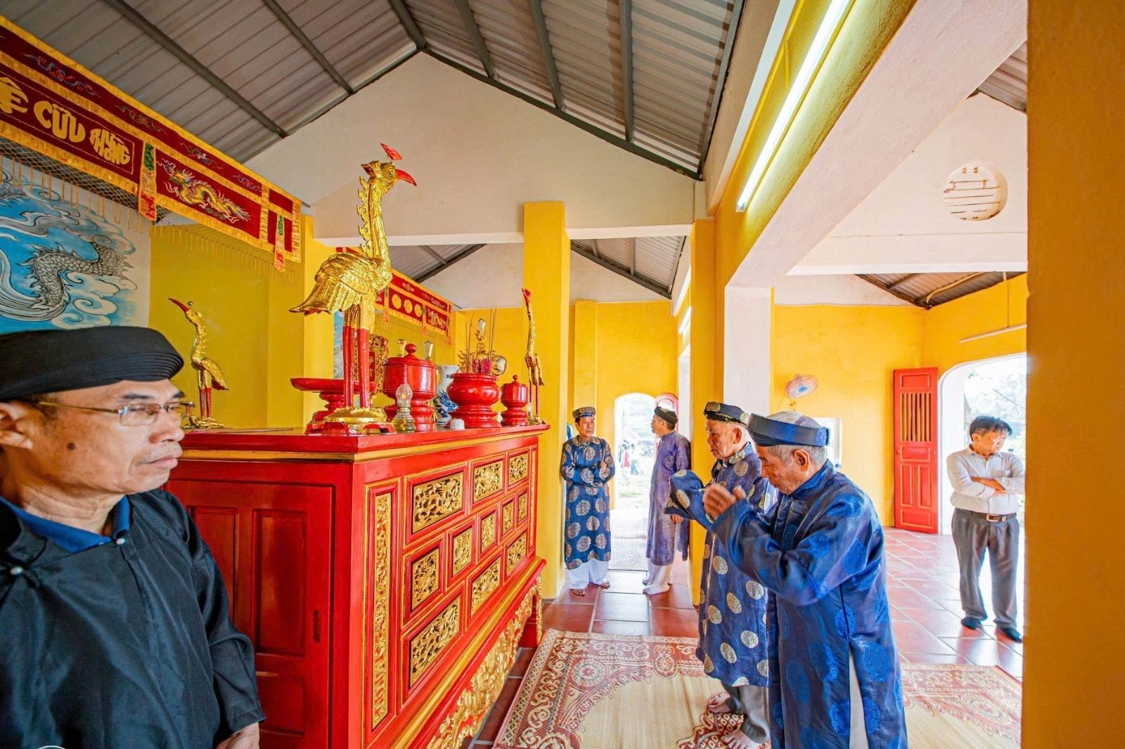 Lễ cúng Thành Hoàng tại đền 