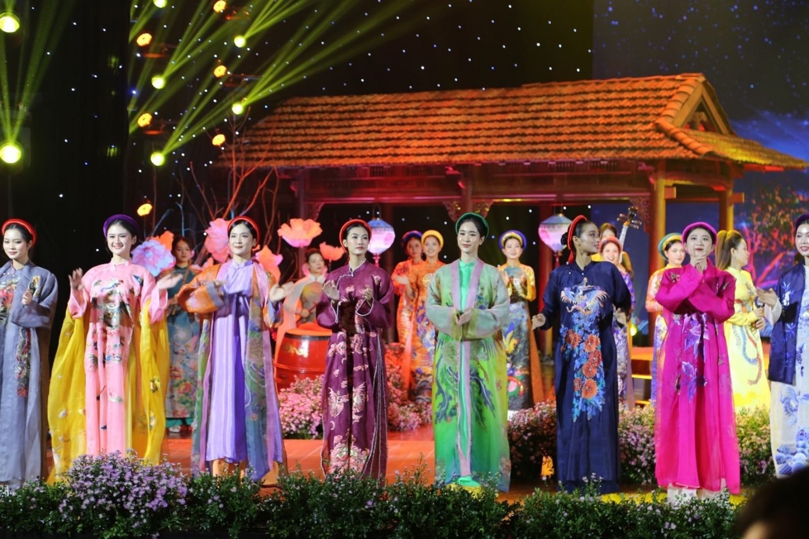 Lễ hội áo dài Huế 