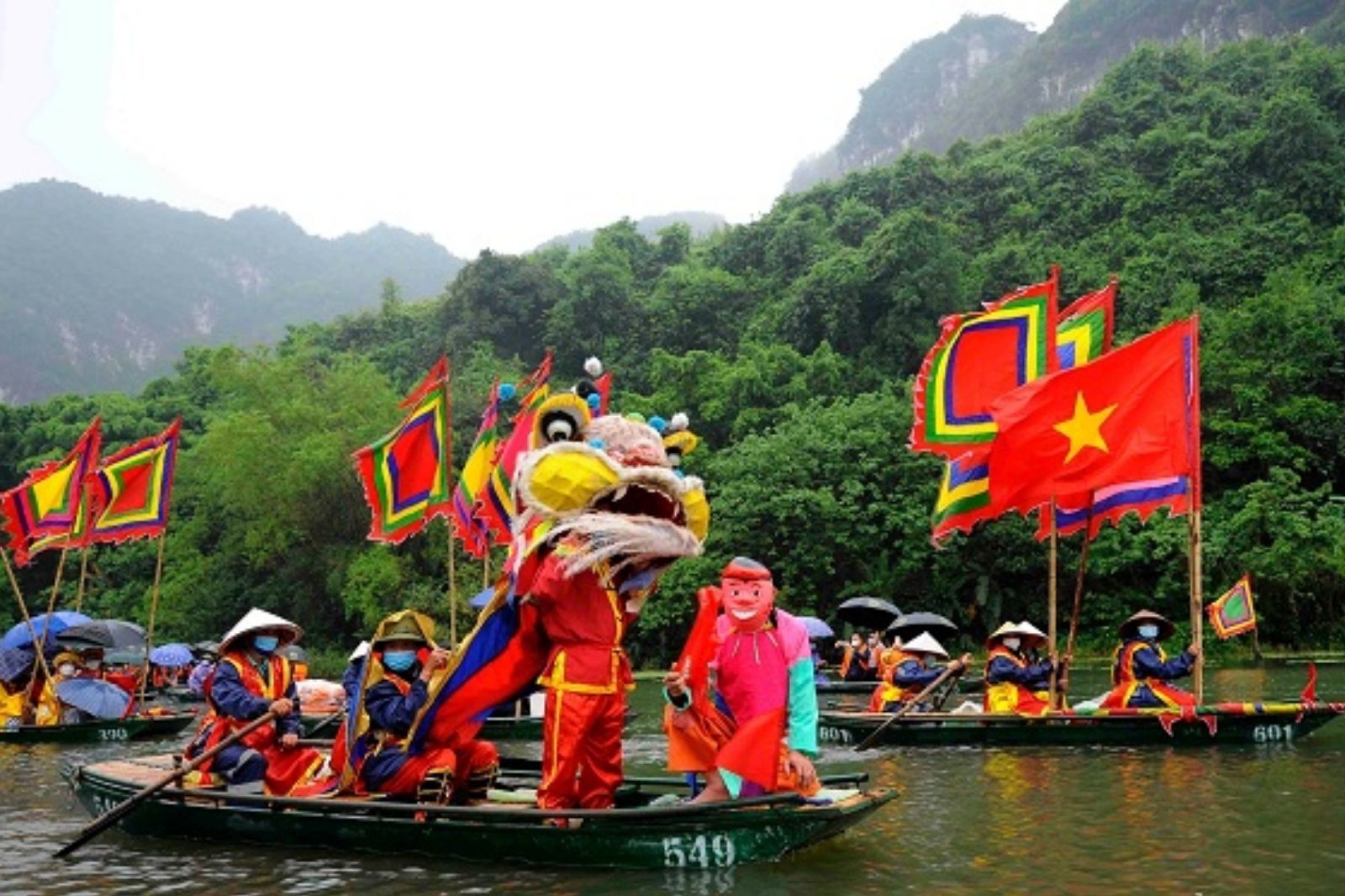 Lễ hội diễn ra trong không khi sôi nổi 