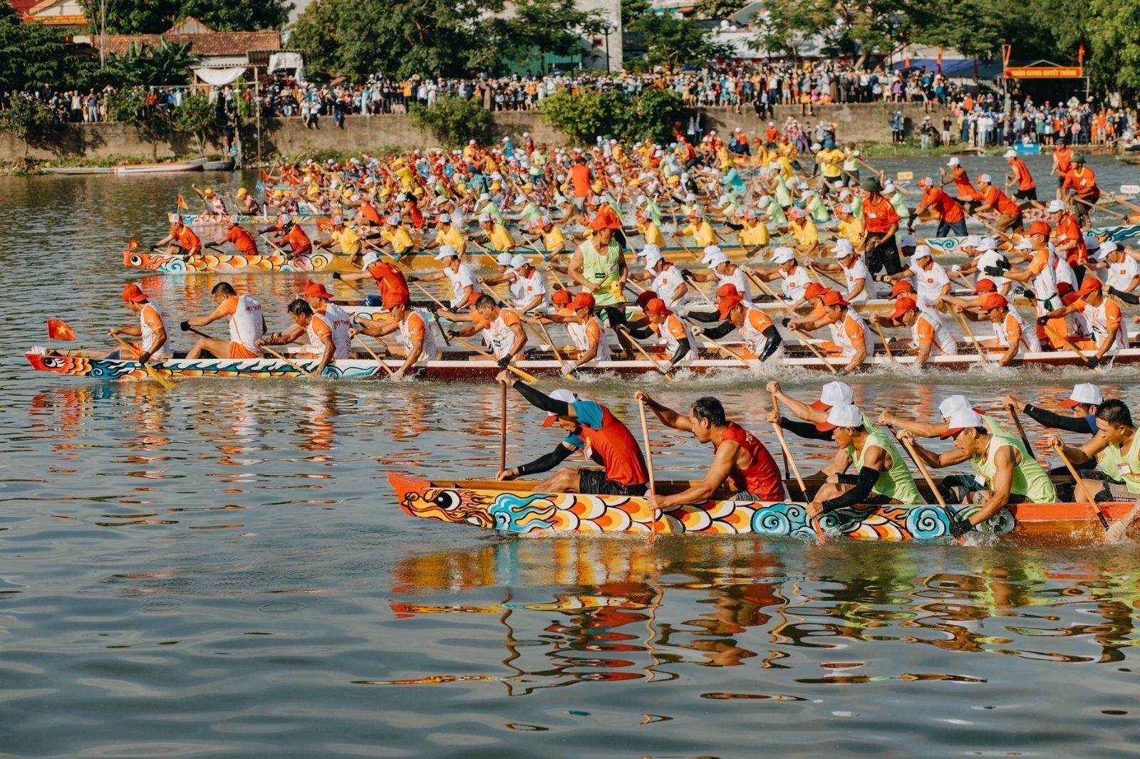 Lễ hội đua thuyền trên sông Gianh