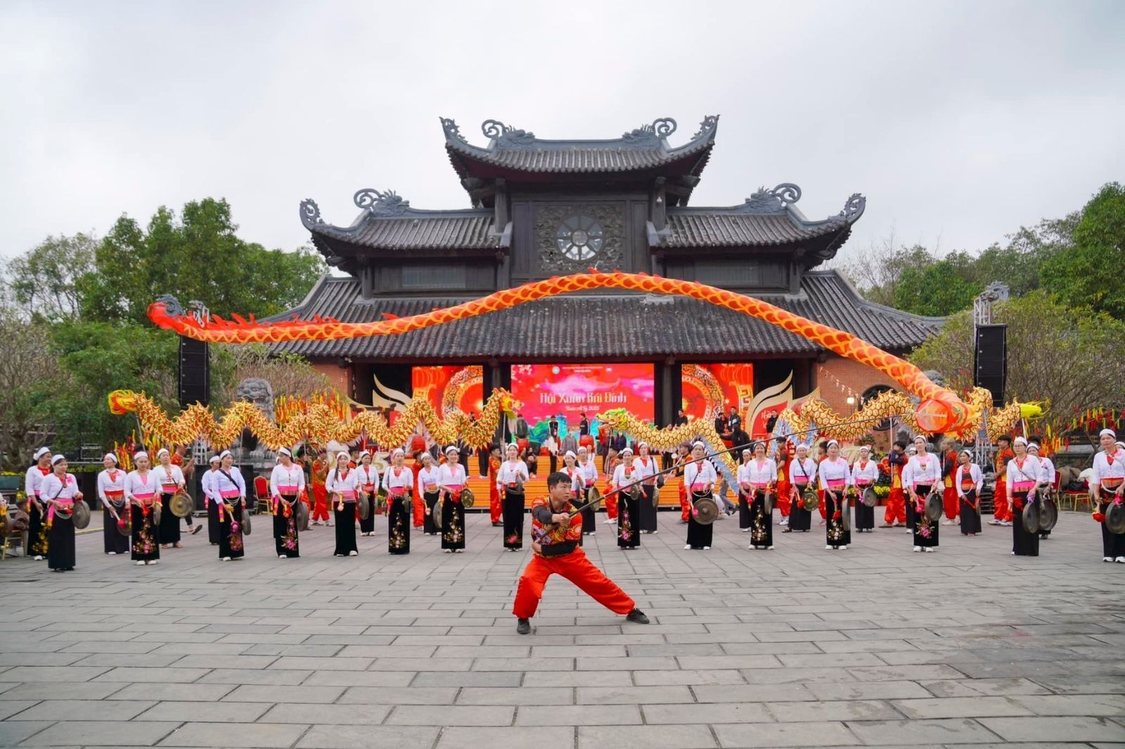 Lễ hội ở chùa Bái Đính