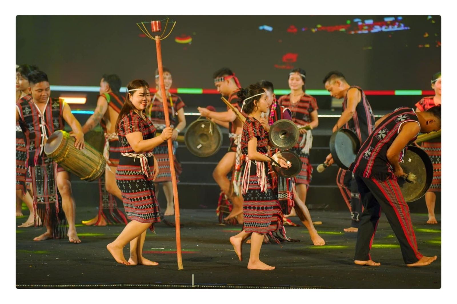 Tham gia các lễ hội các chương trình văn nghệ  